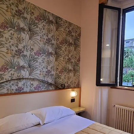 Hotel Charly 3*