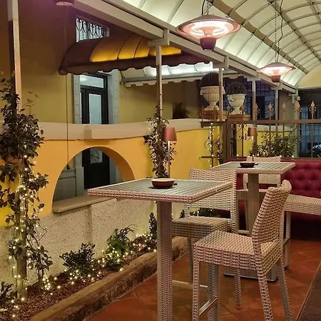 查理酒店 酒店 3*