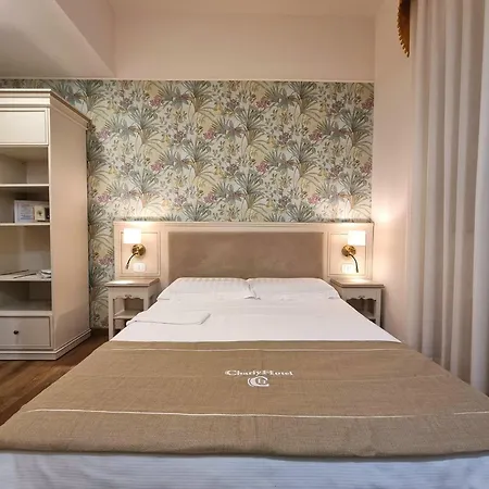 Hotel Charly 3*