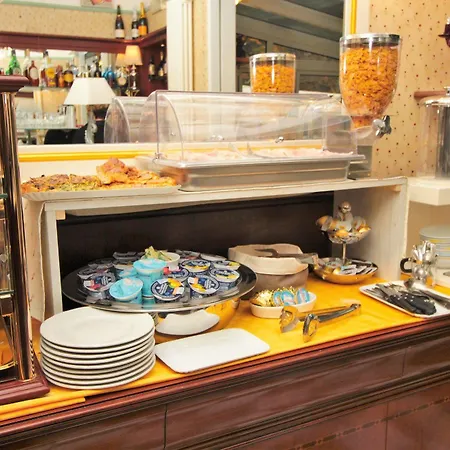 Hotel Charly 3*