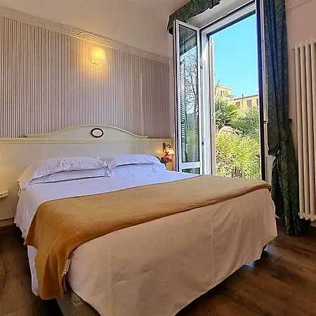 Hotel Charly 3*