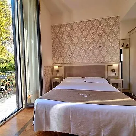 Charly Hotel 3*