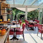 Charly Hotel