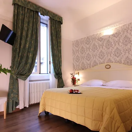 Hotel Charly 3*